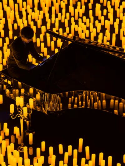 Pianiste lors d'un concert Candlelight