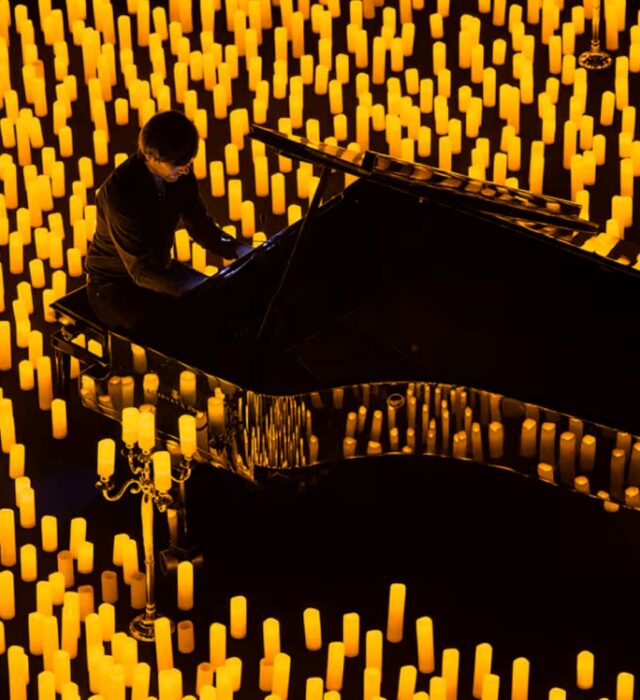 Pianiste lors d'un concert Candlelight